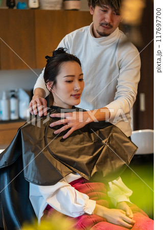 beauty parlor 117697700