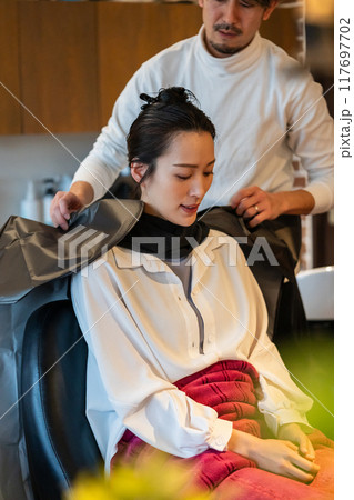 beauty parlor 117697702