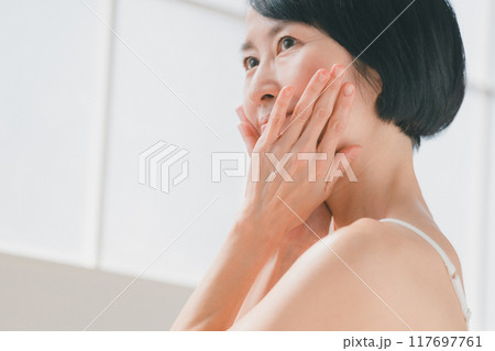 50s beauty 117697761