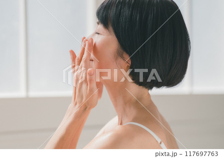 50s beauty 117697763