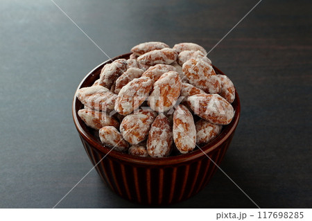 アーモンドの糖衣掛け 117698285