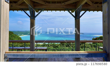 慶良間諸島座間味島の神の浜展望台のテラス 117698580