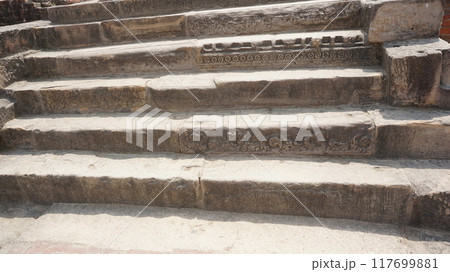 ダメーク・ストゥーパの前階段のレリーフ【インド・サールナート】 117699881