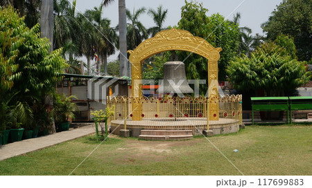 ムーラガンダクティ寺院、敷地内の鐘【インド・サールナート】 117699883