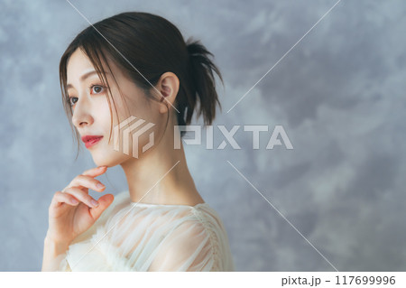 ミドル女性の美容イメージ 117699996