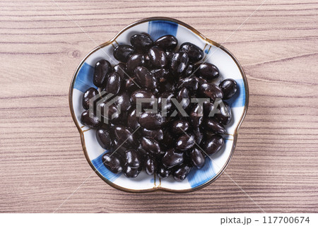 Sweet simmered black beans   117700674