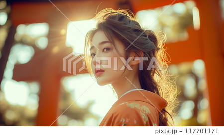 神社境内での美しい和服女性のポートレート 117701171