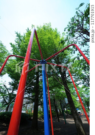 公園の遊具はんとう棒 117701915