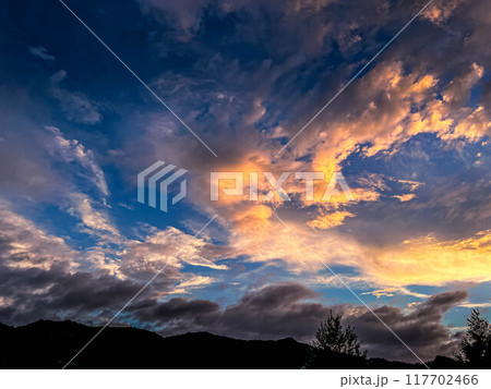 秋は夕暮れ～空模様～ 117702466
