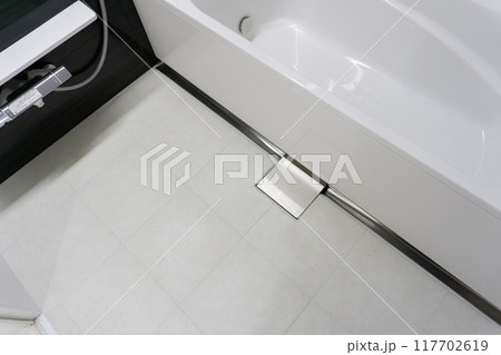新築の家のユニットバス 117702619