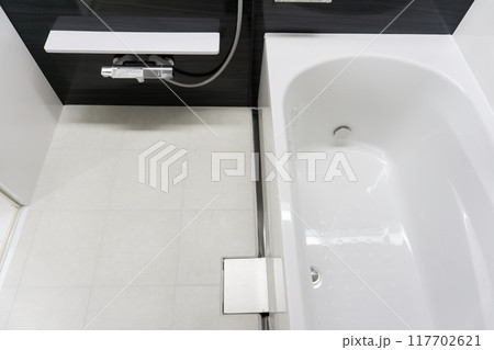 新築の家のユニットバス 117702621