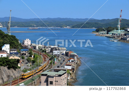 尾道海峡沿いを走る山陽本線115系普通列車 尾道海峡沿いを走る山陽本線115系普通列車 117702868