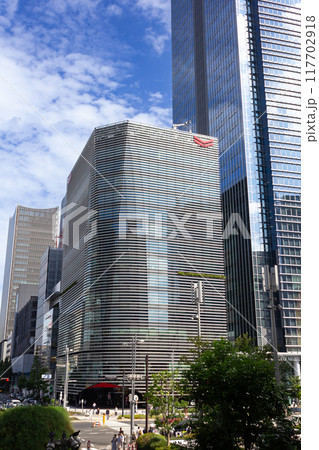 ヤンマー東京ビルと八重洲の街並み ヤンマー東京ビルと八重洲の街並み 117702918