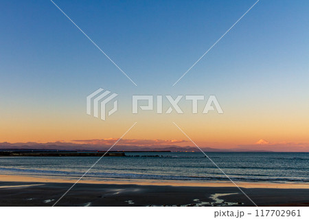 静岡県御前崎市御前崎　御前崎海水浴場周辺の風景 117702961