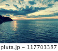 江ノ島と夕日 117703387