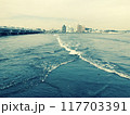 江の島と波 117703391