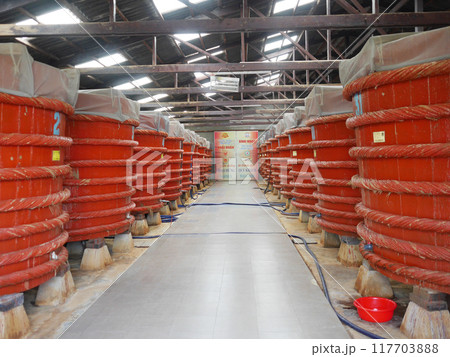 ベトナムフーコック島の醤油工場 117703888
