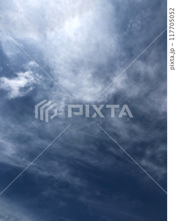 雲の多い空 雲の多い空 117705052