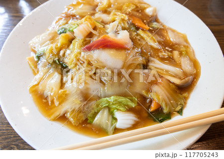 美味しい中華料理の五目あんかけ焼きそば 美味しい中華料理の五目あんかけ焼きそば 117705243