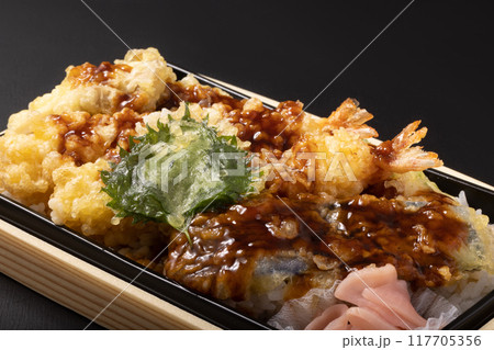 天重 弁当 (海老 イカ 南瓜 舞茸 なす 大葉) 天重 弁当 (海老 イカ 南瓜 舞茸 なす 大葉) 117705356