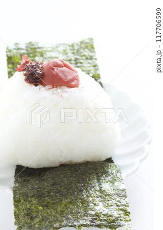 梅干しおにぎり 117706599