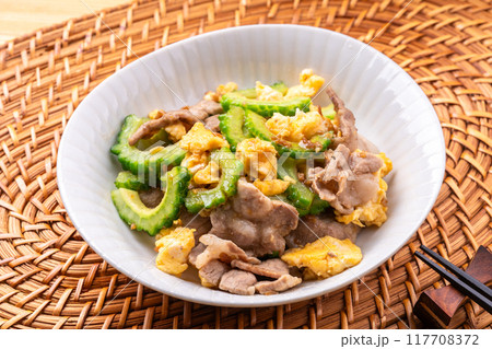 ゴーヤと豚肉の醤油麹炒め 117708372