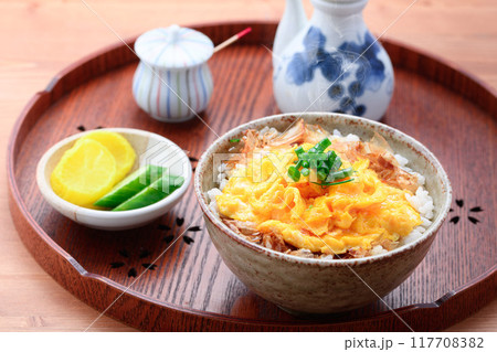 ふわとろ！スクランブルエッグ丼 （ 炒り卵のせ丼 ）簡単に作れて美味しい 117708382