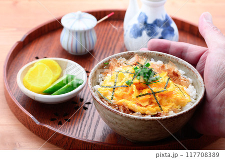 ふわとろ！スクランブルエッグ丼 （ 炒り卵のせ丼 ）簡単に作れて美味しい 117708389