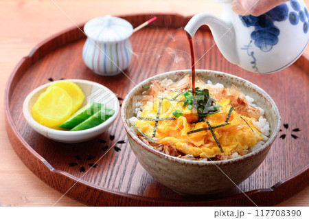 ふわとろ!スクランブルエッグ丼 ( 炒り卵のせ丼 )簡単に作れて美味しい ふわとろ!スクランブルエッグ丼 ( 炒り卵のせ丼 )簡単に作れて美味しい 117708390