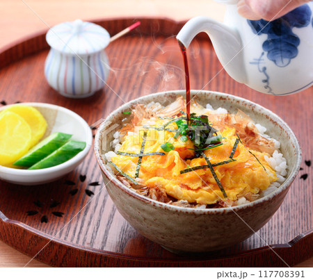 ふわとろ!スクランブルエッグ丼 ( 炒り卵のせ丼 )簡単に作れて美味しい ふわとろ!スクランブルエッグ丼 ( 炒り卵のせ丼 )簡単に作れて美味しい 117708391