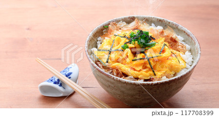 ふわとろ!スクランブルエッグ丼 ( 炒り卵のせ丼 )簡単に作れて美味しい ふわとろ!スクランブルエッグ丼 ( 炒り卵のせ丼 )簡単に作れて美味しい 117708399