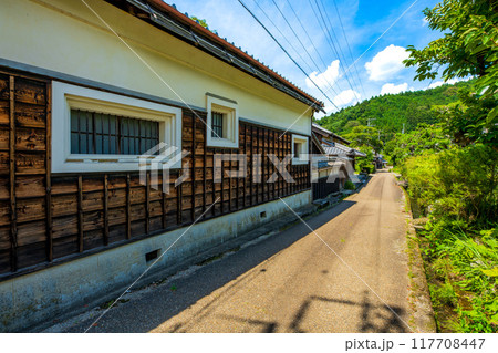 三重県　津市　美杉町　上多気宿の町並み 117708447