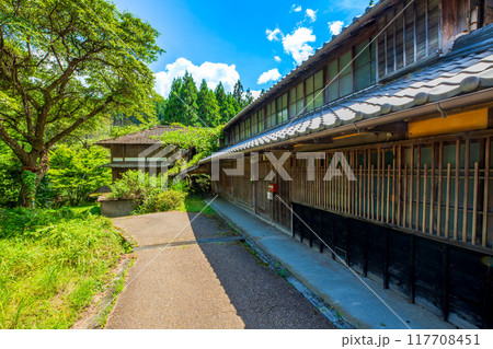 三重県　津市　美杉町　上多気宿の町並み 117708451