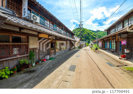 三重県　津市　美杉町　上多気宿の町並み 117708491