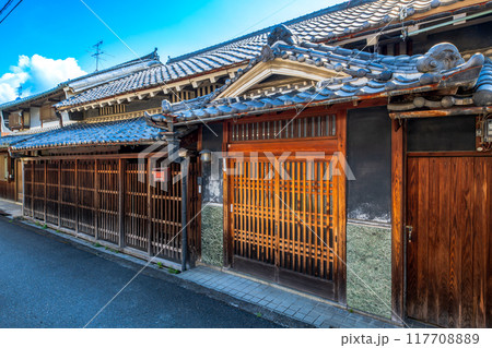奈良県　御所市の町並み 117708889