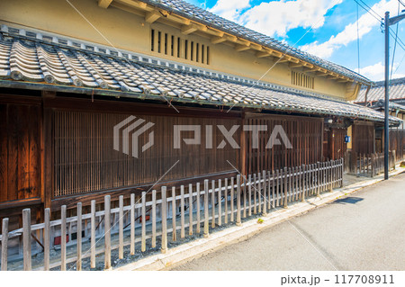 奈良県　御所市の町並み 117708911