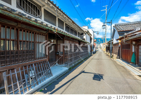 奈良県　御所市の町並み 117708915