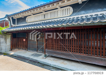 奈良県　御所市の町並み 117708919