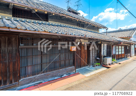 奈良県　御所市の町並み 117708922