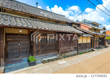 奈良県　高取町の町並み 117709091