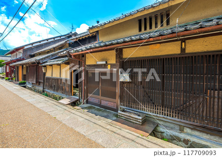 奈良県　高取町の町並み 117709093