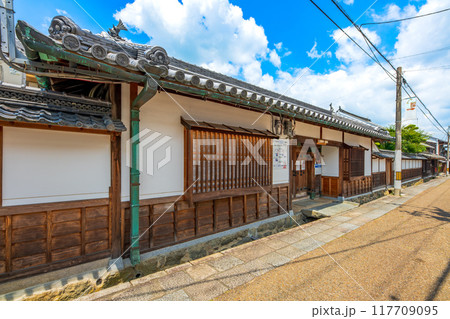 奈良県　高取町の町並み 117709095