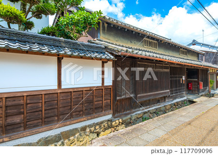 奈良県　高取町の町並み 117709096
