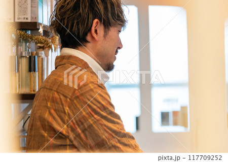 beauty parlor 117709252