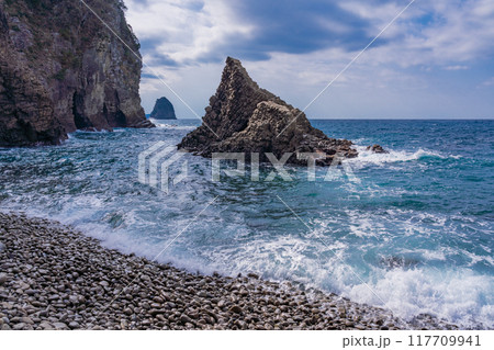 【静岡県西伊豆町】柱状節理の奇岩が面白い、浮島海岸（ふとうかいがん） 117709941