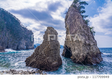 【静岡県西伊豆町】柱状節理の奇岩が面白い、浮島海岸（ふとうかいがん） 117709949