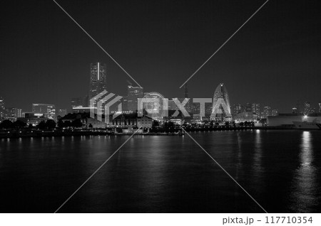 モノクロ横浜みなとみらいMM21絶景の夜景スポット2 117710354