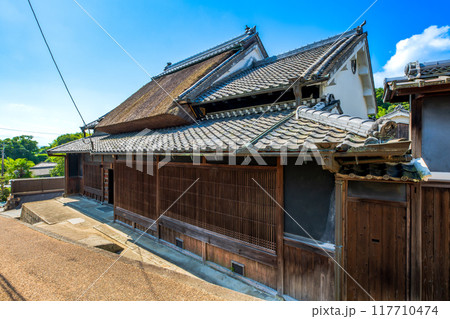 奈良県　当麻町　竹内街道の町並み 117710474