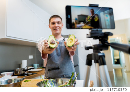 The chef is broadcasting live from workshop how to prepare a vegetarian food 117710570