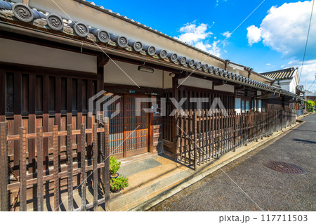 奈良県　橿原市　八木の町並み 117711503